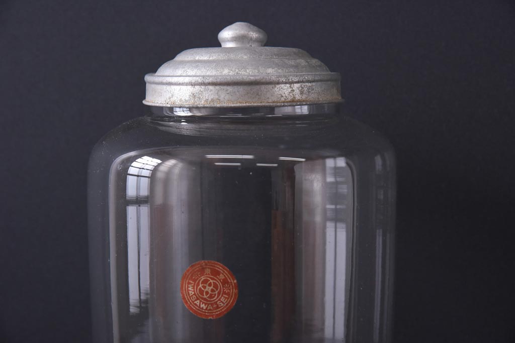 アンティーク雑貨　昭和レトロ　シールがレトロなアルミ蓋の筒型ガラス瓶(ガラスビン、キャニスター)(1)