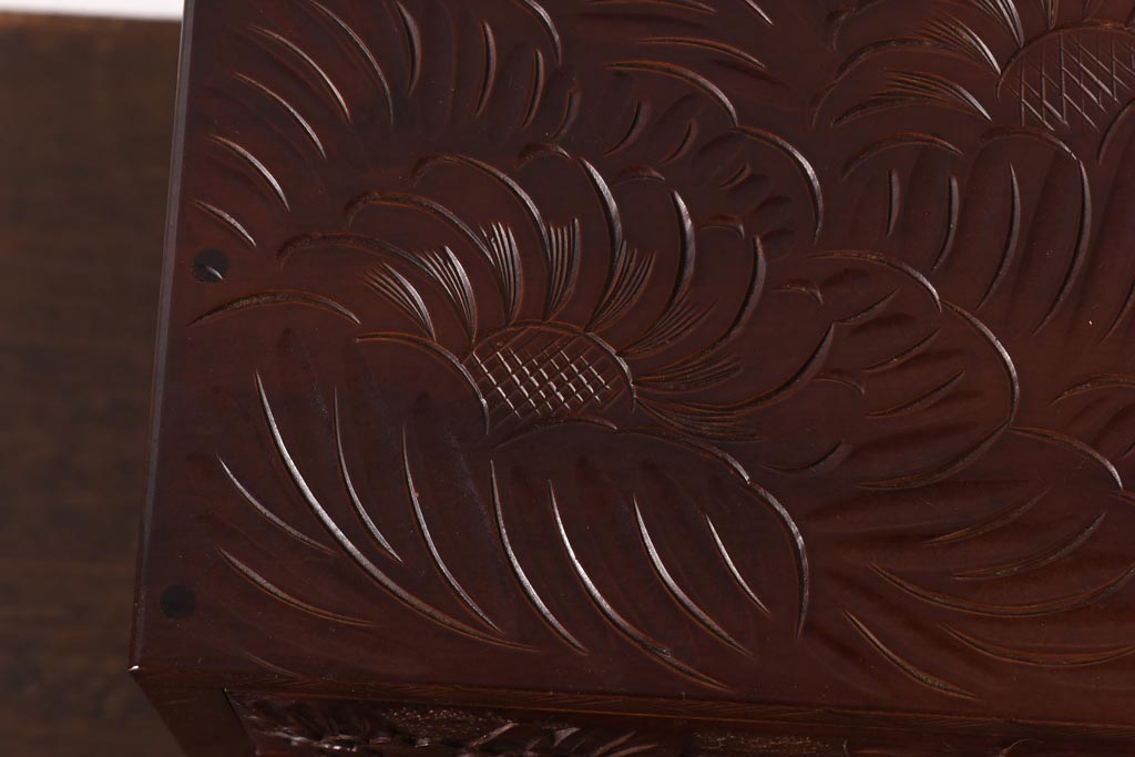 ヴィンテージ家具　ビンテージ　伝統工芸　日光彫り　繊細な彫刻が見事な小引き出し(小物収納)