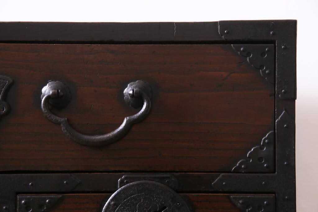 アンティーク家具　古民具　激レア!　特注品　厚みのある金具が立派な総栗材の仙台箪笥(サイドボード)