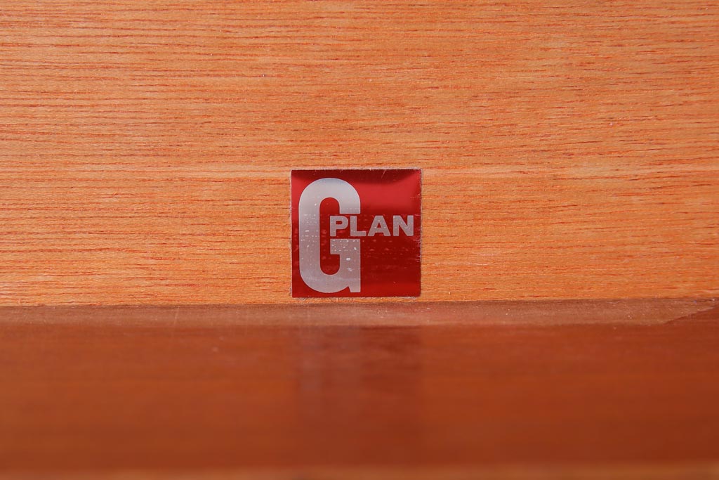 ヴィンテージ家具　北欧ビンテージ　G-PLAN(ジープラン)　大きなミラーが印象的なドレッサー(化粧台)