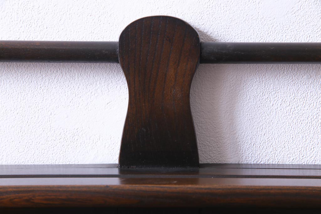 ヴィンテージ家具　イギリスビンテージ　ERCOL(アーコール)　大人の雰囲気漂う上質な壁掛け収納(ウォールシェルフ、吊り戸棚)