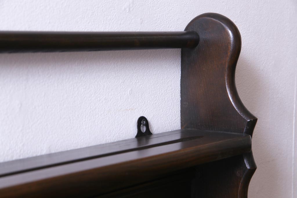 ヴィンテージ家具　イギリスビンテージ　ERCOL(アーコール)　大人の雰囲気漂う上質な壁掛け収納(ウォールシェルフ、吊り戸棚)