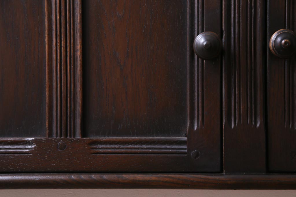 ヴィンテージ家具　イギリスビンテージ　ERCOL(アーコール)　大人の雰囲気漂う上質な壁掛け収納(ウォールシェルフ、吊り戸棚)