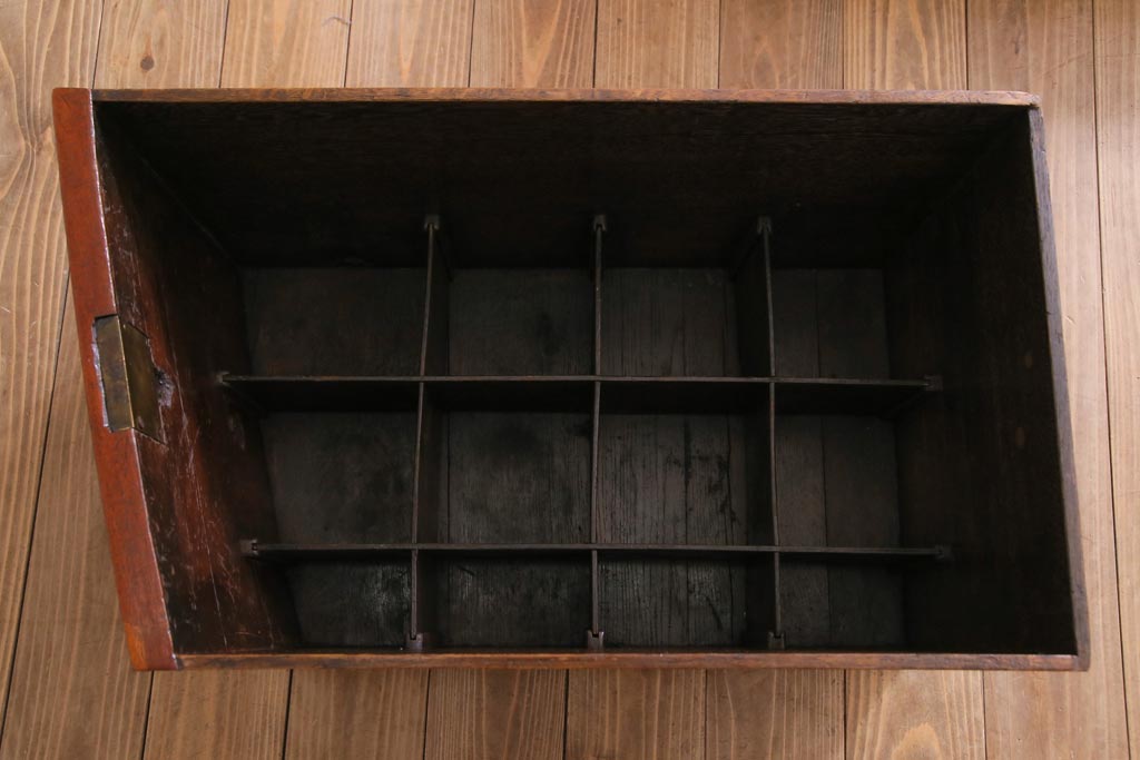 アンティーク家具　イギリスアンティーク　マホガニー材　高級感漂う上品なサイドボード(引き出し)