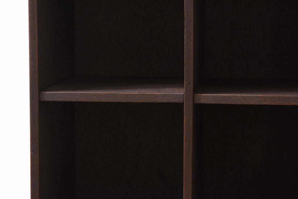 レトロ家具　昭和レトロ　学校の棚をリメイクした脚付きマス目棚(ロッカー、収納棚)