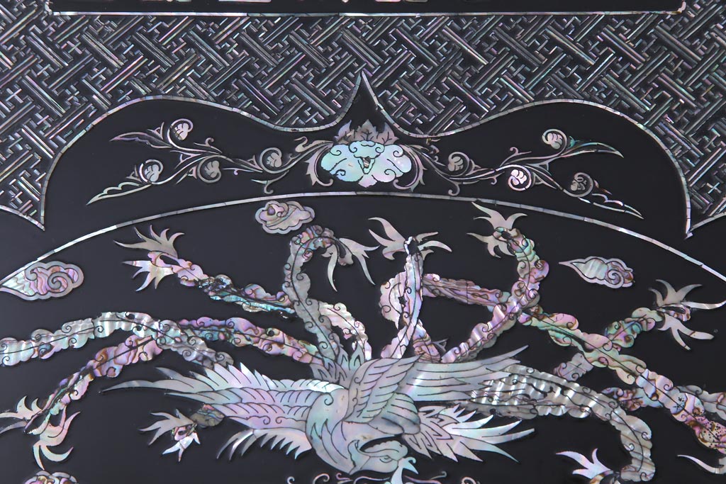 民芸家具　螺鈿細工　高級品　華やかな意匠が存在感を放つ座卓テーブル(ローテーブル、センターテーブル)(定価約60万円)