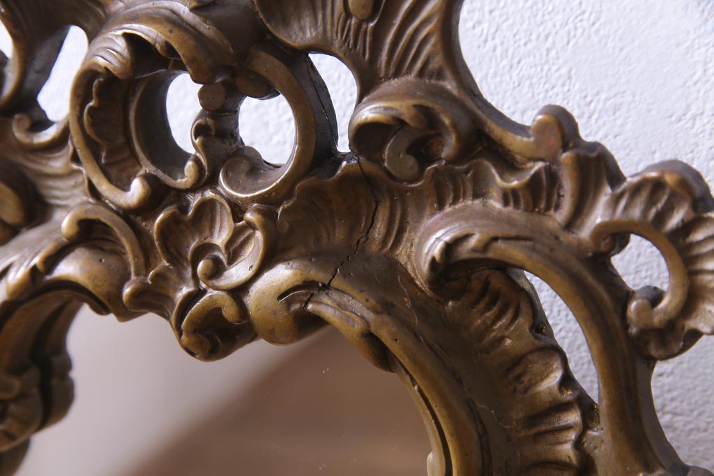 アンティーク雑貨　フランス製　クラシカルなデザインが目を引くルイ15世様式のアンティークミラー(ウォールミラー、壁掛け鏡)