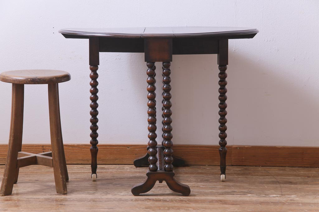 アンティーク家具　イギリスアンティーク　バーチ材　小ぶりなサイズが珍しいバタフライテーブル(エクステンションテーブル)