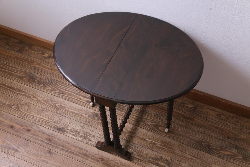 アンティーク家具　イギリスアンティーク　バーチ材　小ぶりなサイズが珍しいバタフライテーブル(エクステンションテーブル)