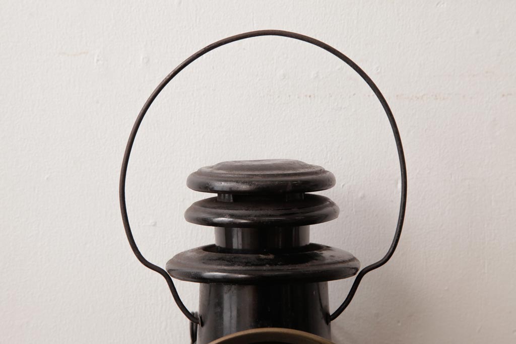 アンティーク雑貨　アメリカアンティーク　DIETZ(デイツ)製　丸いレンズがレトロな雰囲気を醸し出すランプ(ディスプレイ)