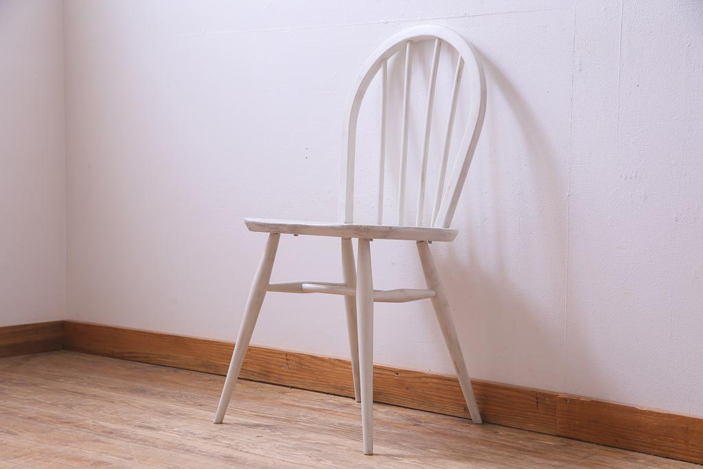 イギリスビンテージ　ペイント家具　ERCOL(アーコール)　アイボリーカラーが愛らしいフープバックチェア(椅子、ダイニングチェア)