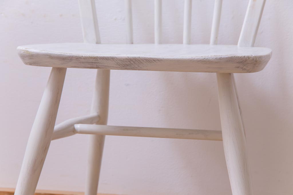イギリスビンテージ　ペイント家具　ERCOL(アーコール)　アイボリーカラーが愛らしいフープバックチェア(椅子、ダイニングチェア)