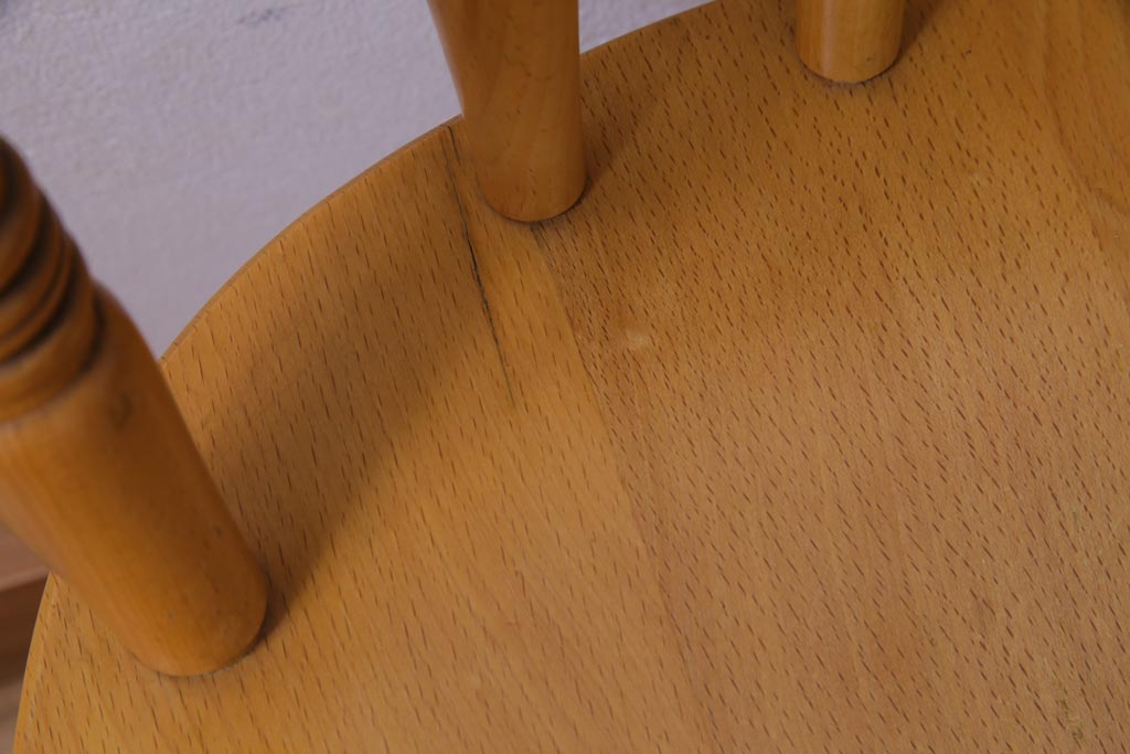 ヴィンテージ家具　ビンテージ　飛騨産業　キツツキ　明るい色味で空間をぱっと明るくしてくれるブナ材アームチェア(3)
