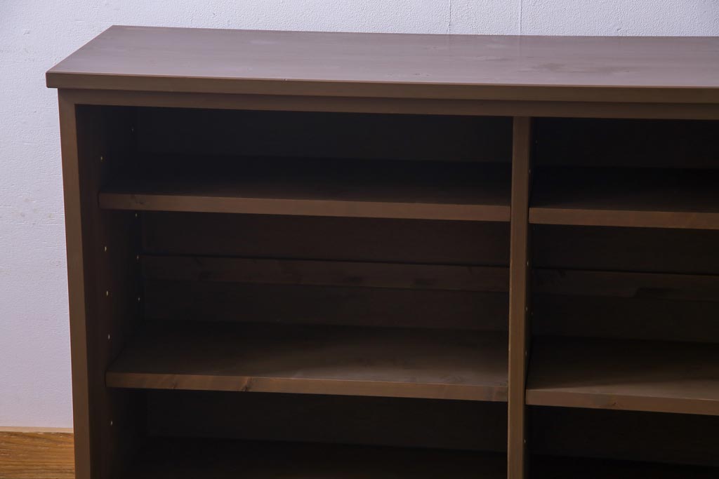 ラフジュ工房オリジナル　扉の意匠が目を惹く古い建具を使ったリメイク戸棚(ローボード、収納棚)