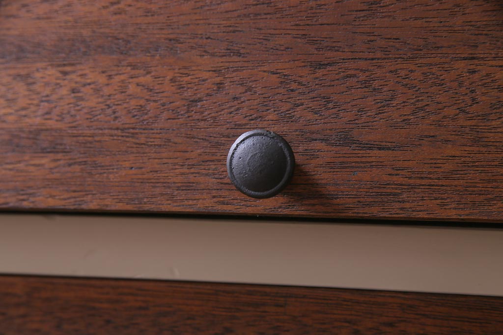 リメイク家具　ペイント　落ち着いた色味が温かみ感じるパタパタ扉の収納棚(4段タイプ)(戸棚、下駄箱)