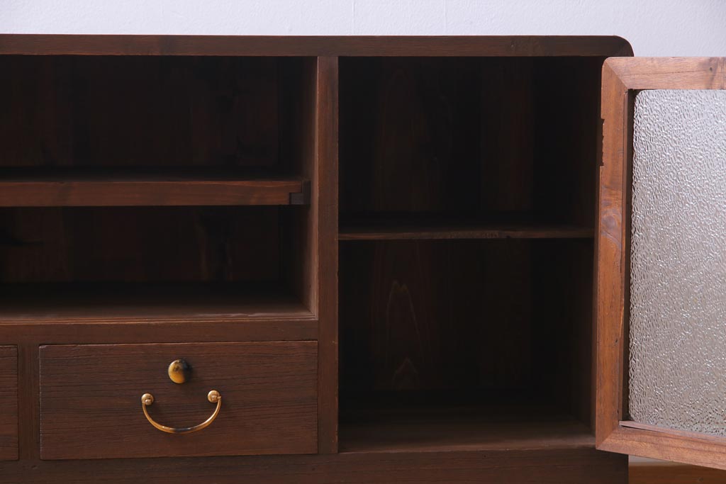 レトロ家具　和製アンティーク　リメイク　桐材　レトロな雰囲気満載のローボード(戸棚)