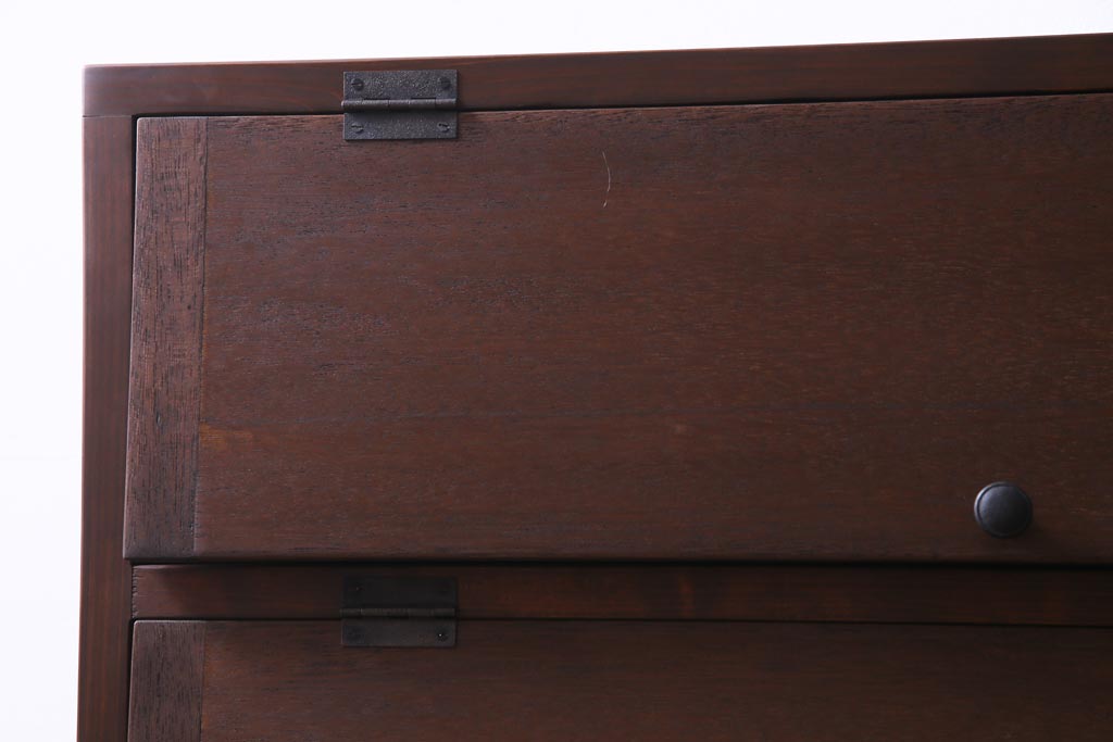 アンティーク家具　リメイク品　明治期　古材が味わい深いパタパタ扉の脚付き収納棚(戸棚、下駄箱、キャビネット)