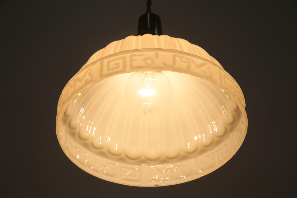 和製アンティーク　陽刻ガラス　幾何学的なデザインのペンダントライト(電笠、天井照明、吊り下げ照明)