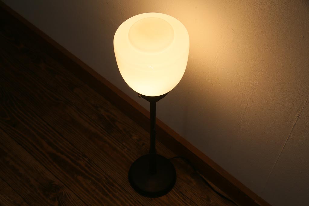 和製アンティーク　銅製支柱のシンプルなスタンドライト(照明)