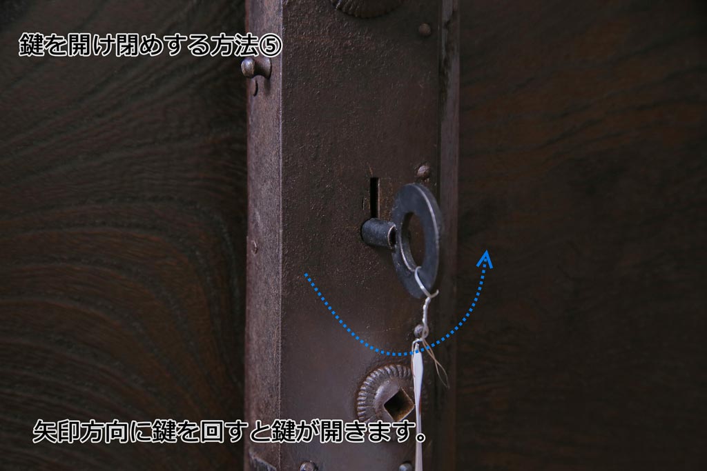 アンティーク家具　和製アンティーク　前面欅材　極太の框と珍しい金具が重厚感漂う二本松帳場箪笥(収納棚、戸棚、時代箪笥、二本松箪笥)