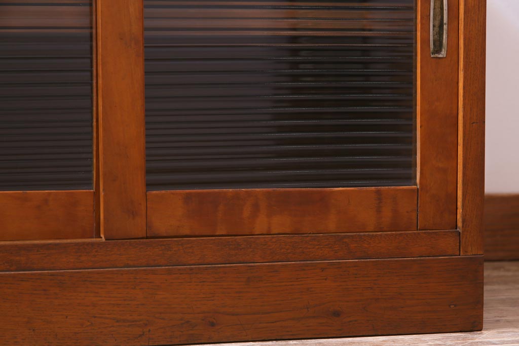 レトロ家具　昭和レトロ　モールガラス入り!　シンプルなデザインの小振りなローボード(収納棚、戸棚)