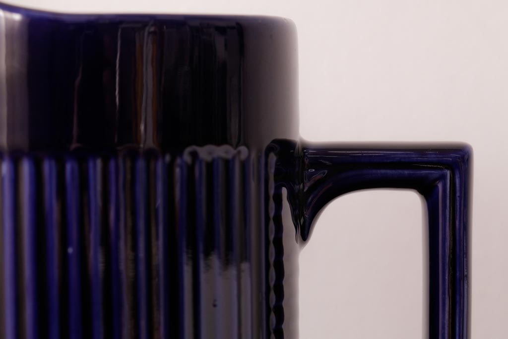 アンティーク雑貨　イギリスビンテージ　ELLGREAVE POTTERY(エルグリーブ・ポタリー)　濃い青色が目を引くジャグ(ピッチャー、水差し、洋食器)