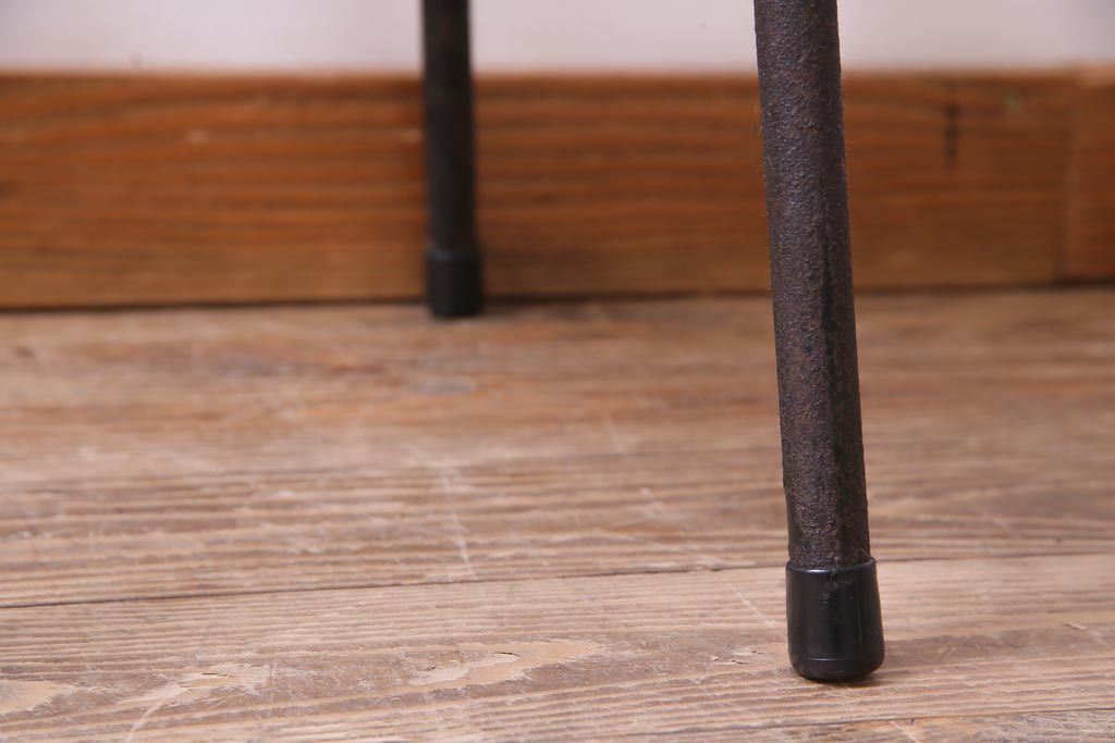 リメイク家具　古い鉄脚をリメイクした小振りなチェア(椅子、ダイニングチェア、ワークチェア)(1)
