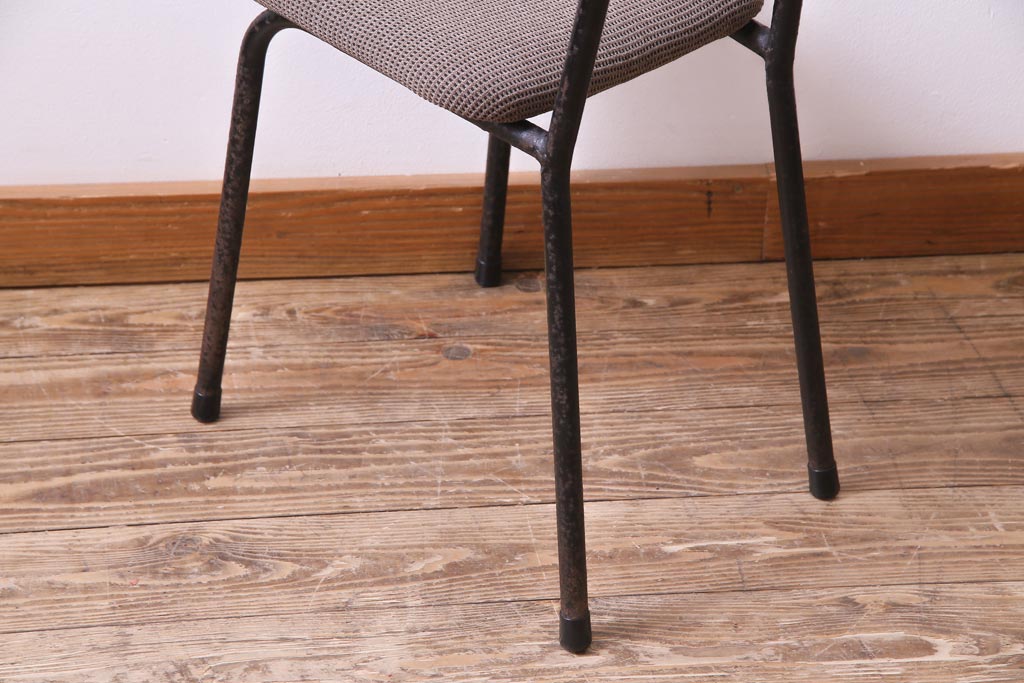 リメイク家具　古い鉄脚をリメイクした小振りなチェア(椅子、ダイニングチェア、ワークチェア)(1)