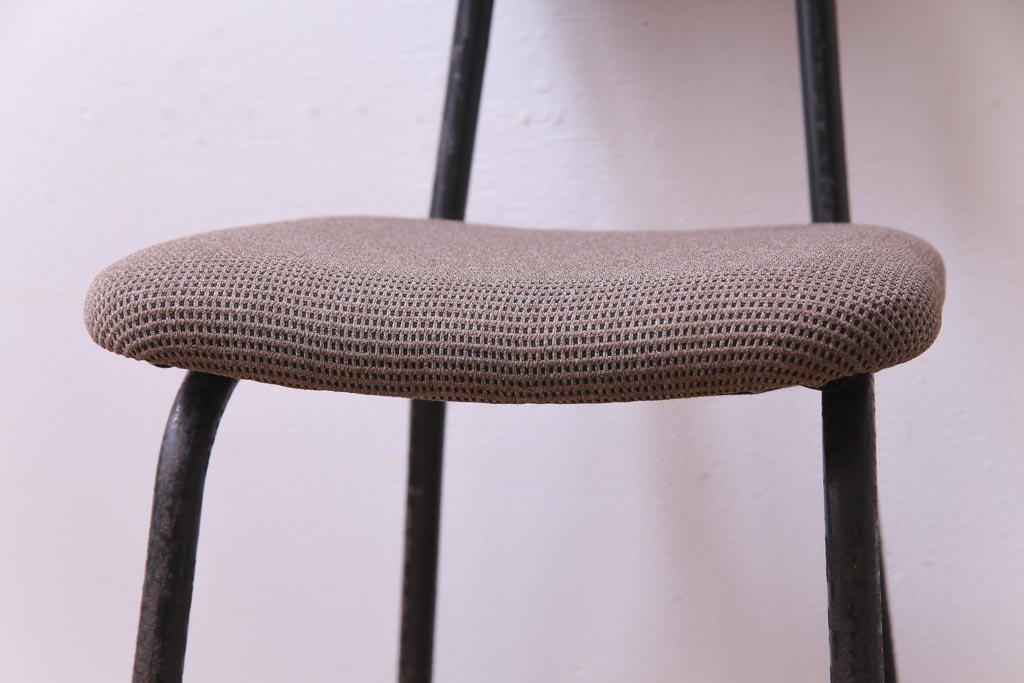 リメイク家具　古い鉄脚をリメイクした小振りなチェア(椅子、ダイニングチェア、ワークチェア)(2)