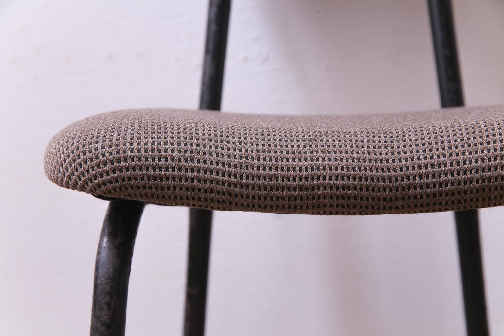 リメイク家具　古い鉄脚をリメイクした小振りなチェア(椅子、ダイニングチェア、ワークチェア)(2)