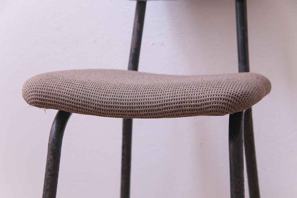 リメイク家具　古い鉄脚をリメイクした小振りなチェア(椅子、ダイニングチェア、ワークチェア)(3)
