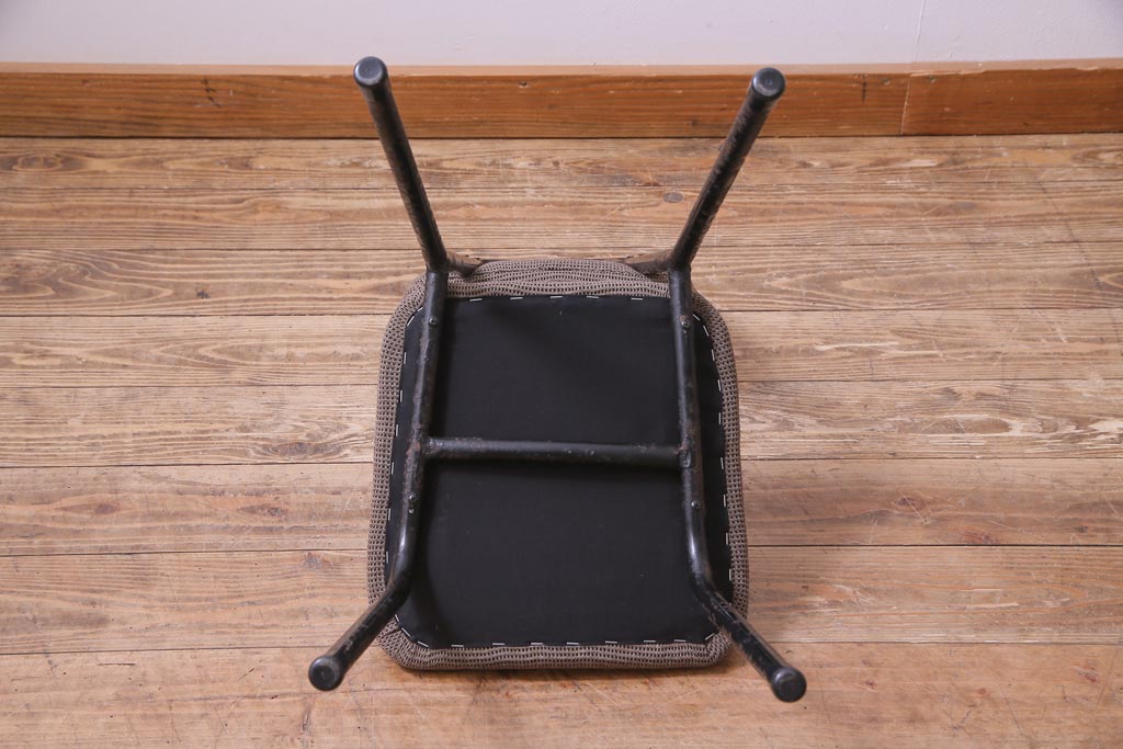 リメイク家具　古い鉄脚をリメイクした小振りなチェア(椅子、ダイニングチェア、ワークチェア)(3)