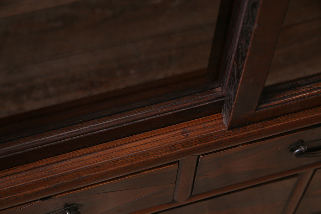 アンティーク家具　和製アンティーク　上手物!　ケヤキ・黒柿材　引き出しのデザインが珍しい戸棚(茶箪笥、収納棚)