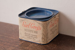 アンティーク雑貨　イギリスビンテージ　クラシカルな雰囲気漂う紅茶のティン缶(ブリキ缶)