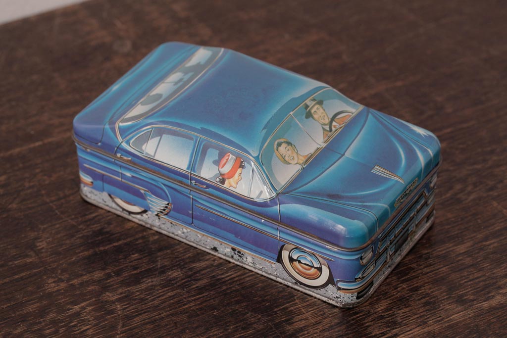 アンティーク雑貨　イギリスビンテージ　IAN LOGAN(イアン・ローガン)　CARLECTABLES　車の形のティン缶(ブリキ缶)