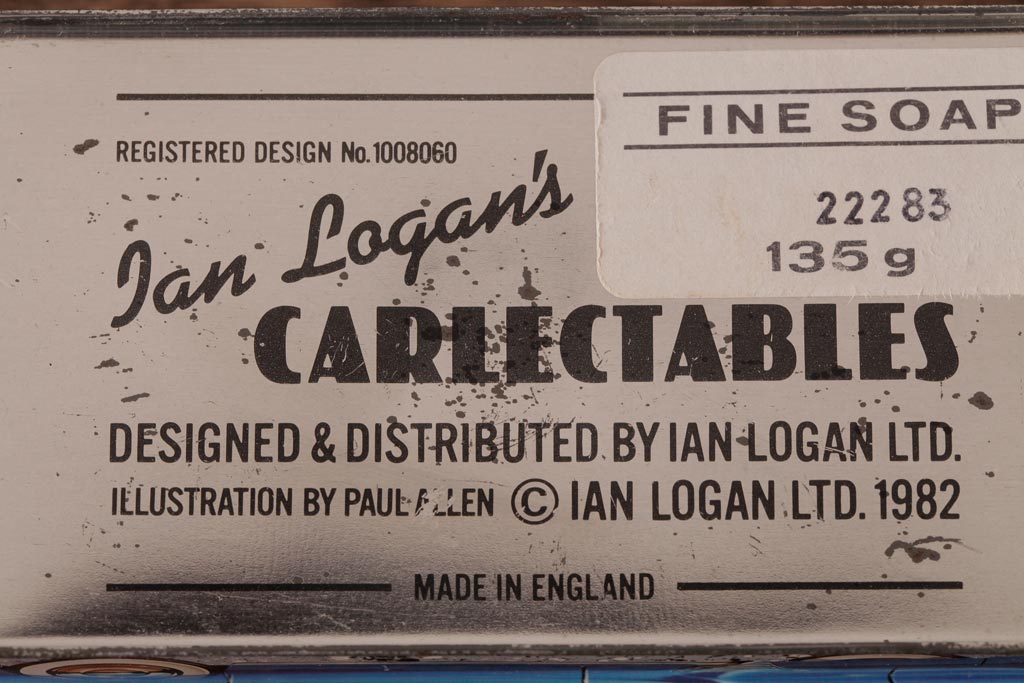 アンティーク雑貨　イギリスビンテージ　IAN LOGAN(イアン・ローガン)　CARLECTABLES　車の形のティン缶(ブリキ缶)