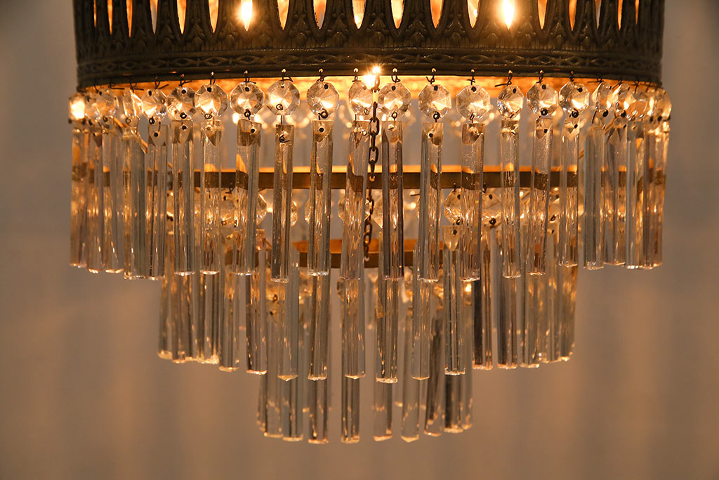 フランス製　細かな意匠が美しいガラスドロップシャンデリア(3灯、天井照明、吊り下げ照明)