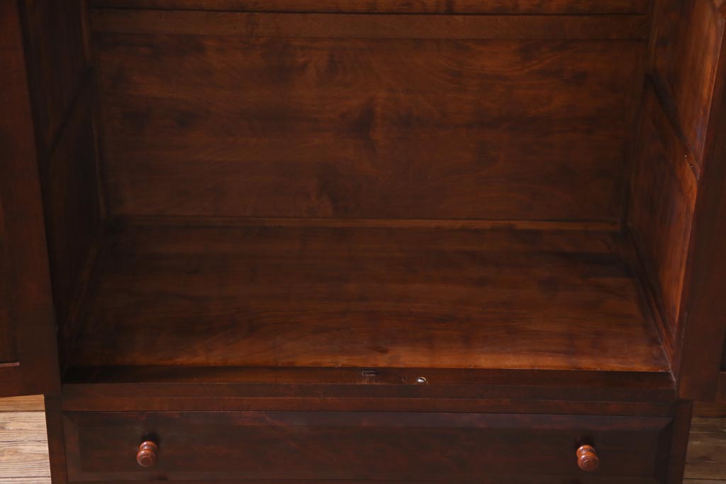 中古　松本民芸家具　しっとりと落ち着いた雰囲気が魅力的なワードローブ(チェスト、衣装箪笥)(定価約47万円)