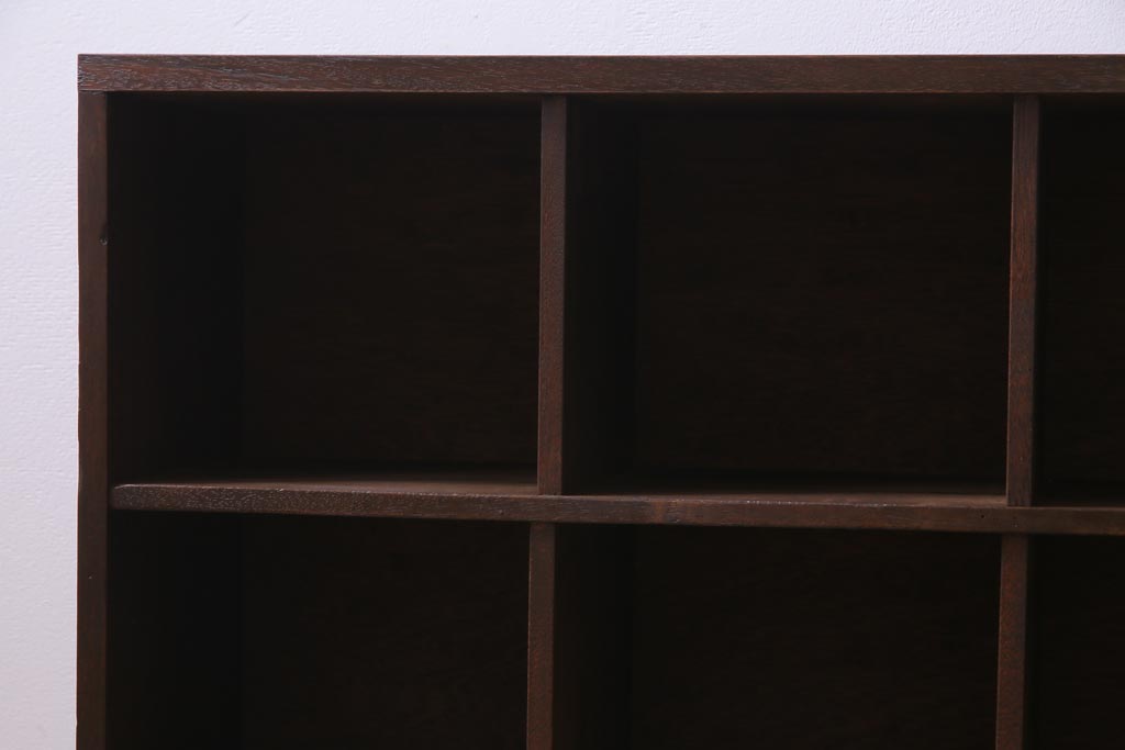 アンティーク家具　和製アンティーク　学校ロッカーをリメイクした脚付きマス目棚(ロッカー、収納棚、下駄箱、本棚)(1)