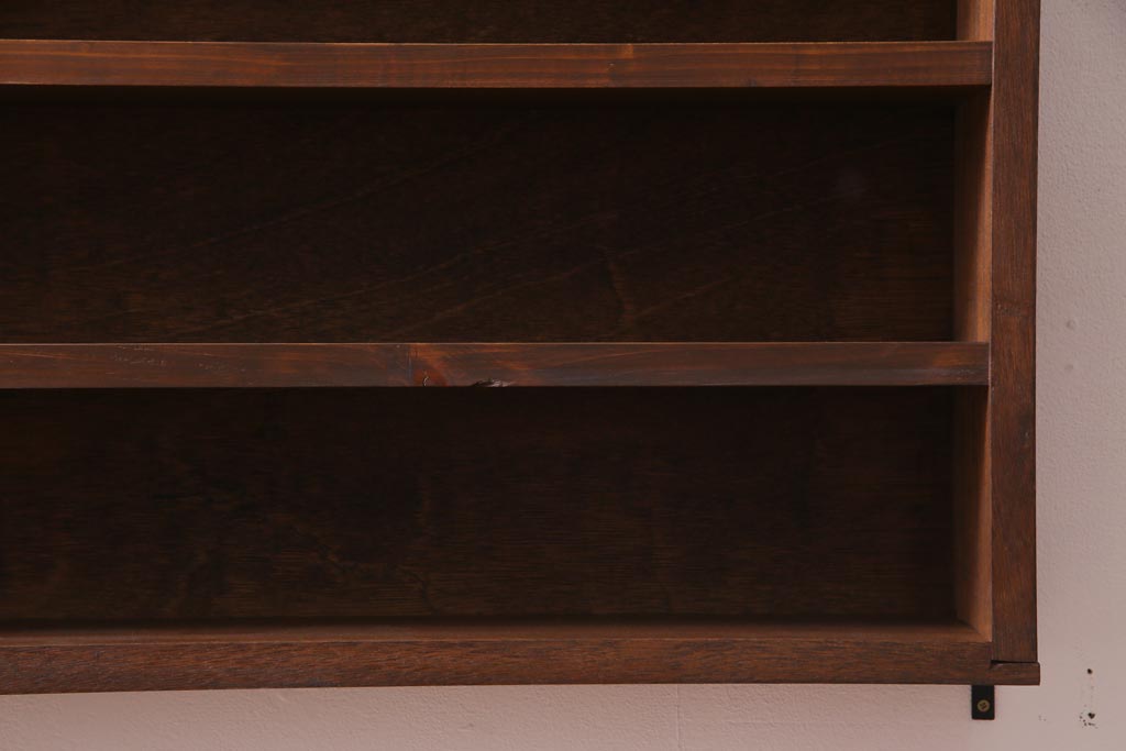 アンティーク家具　和製アンティーク　古材を使用したスリムなウォールラック(壁掛け飾り棚)(1)