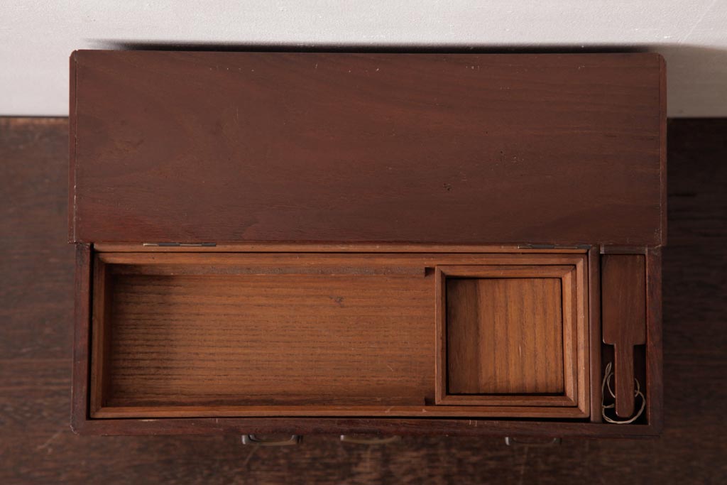 アンティーク家具　日本製　桑材　至れり尽くせりの収納スペースがうれしいソーイングボックス(裁縫箱、小引き出し)