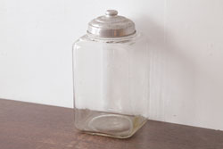 アンティーク雑貨　昭和期　丸みを帯びたシルエットがレトロなガラス瓶(ガラスビン、角瓶)