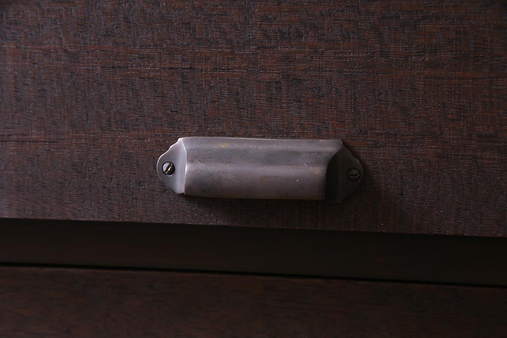 リメイク家具　前板ラワン材　パタパタ扉　濃い色合いが無骨な雰囲気を漂わせる脚付き収納棚(5段タイプ)(下駄箱、戸棚、キャビネット)