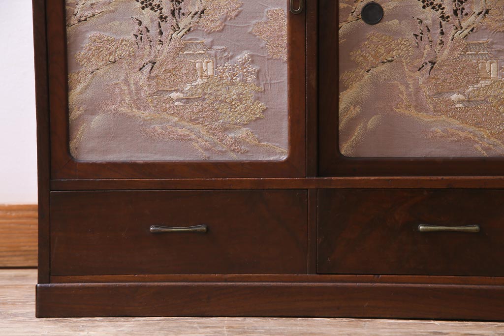 和製アンティーク　桑材・桐材　品のある佇まいが魅力的な指物家具の飾り棚(収納棚、戸棚、桐箪笥、桐たんす)