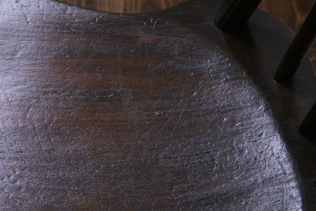 ヴィンテージ家具　イギリスビンテージ　なめらかな木肌と濃い色味が魅力のダイニングチェア(ウィンザーチェア、板座チェア、ウインザーチェア)