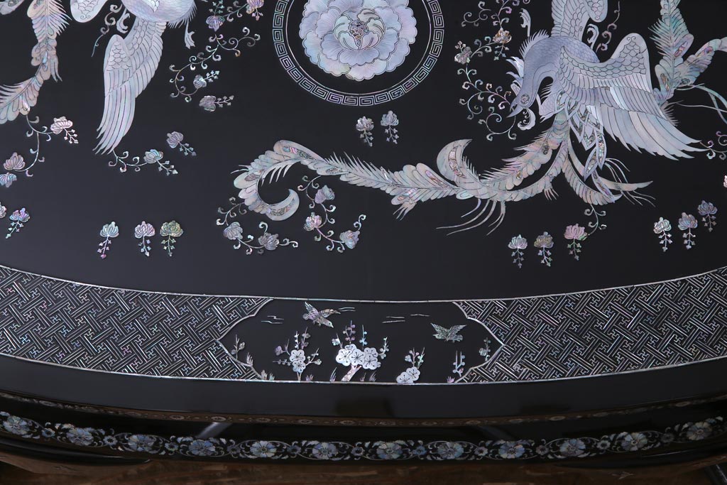 中古　民芸家具　気品あふれる空間づくりにおすすめな螺鈿細工の座卓(ローテーブル、センターテーブル)(定価約80万円)