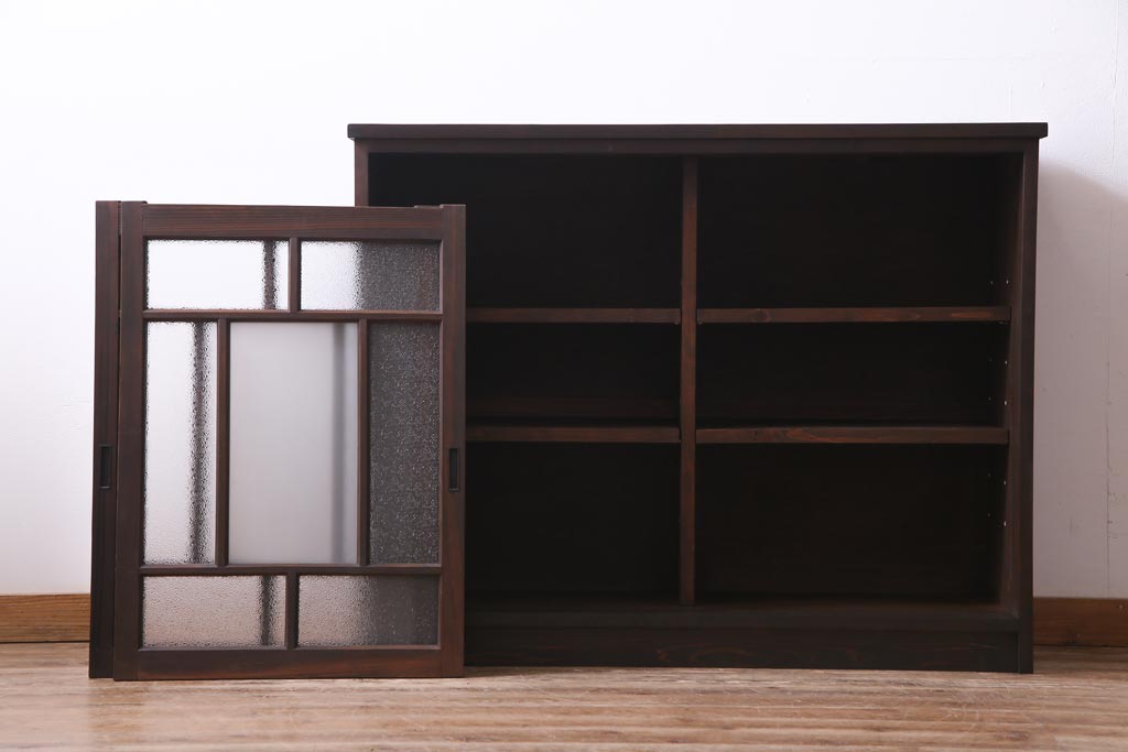 ラフジュ工房オリジナル　リメイク家具　ダイヤガラスとすりガラスを組合せた情緒あふれる戸棚(収納棚、サイドボード)
