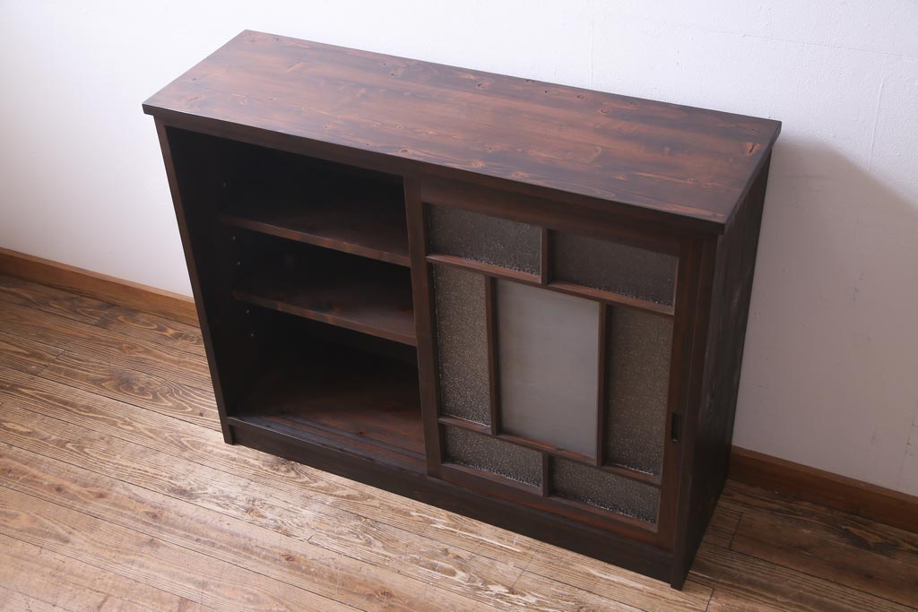 ラフジュ工房オリジナル　リメイク家具　ダイヤガラスとすりガラスを組合せた情緒あふれる戸棚(収納棚、サイドボード)