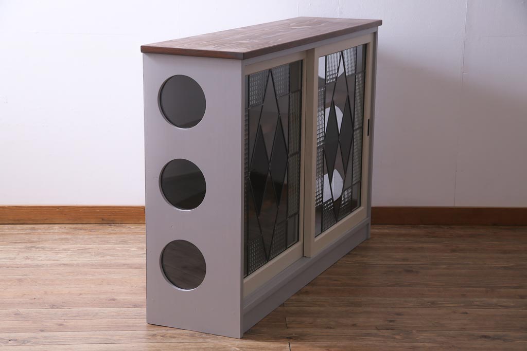 ラフジュ工房オリジナル　古建具リメイク　ステンドグラス入りのモダンな戸棚(収納棚、サイドボード)