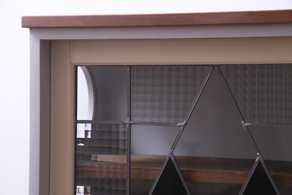 ラフジュ工房オリジナル　古建具リメイク　ステンドグラス入りのモダンな戸棚(収納棚、サイドボード)